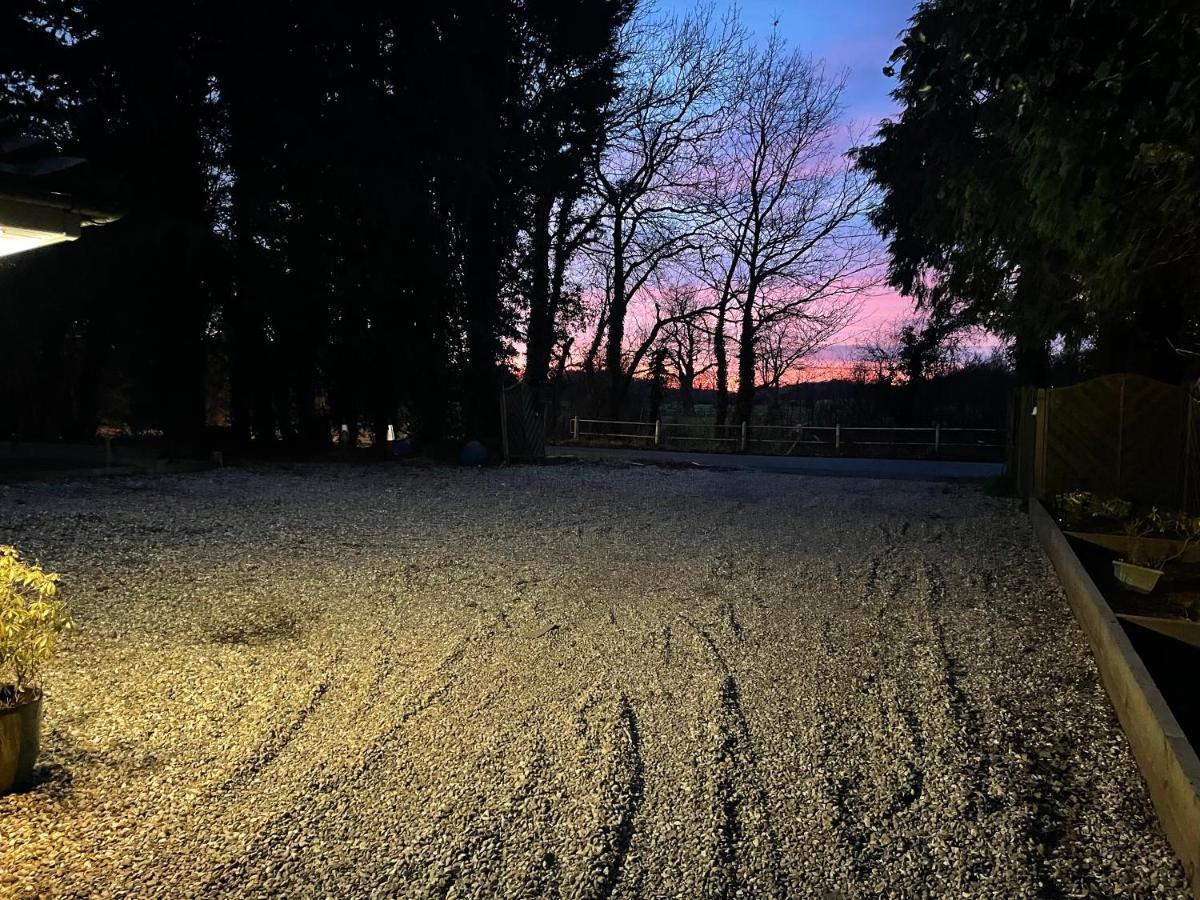 Da Vinci Guest House & Guest Parking, A Real Gem Crawley (West Sussex) Exterior foto