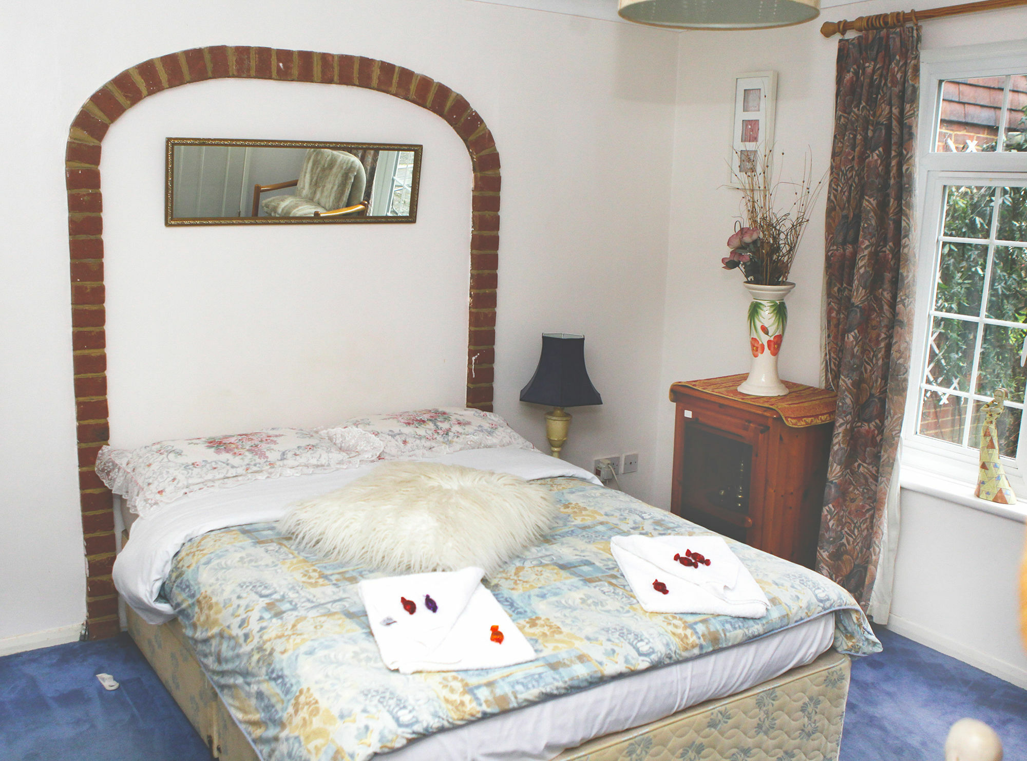 Da Vinci Guest House & Guest Parking, A Real Gem Crawley (West Sussex) Exterior foto