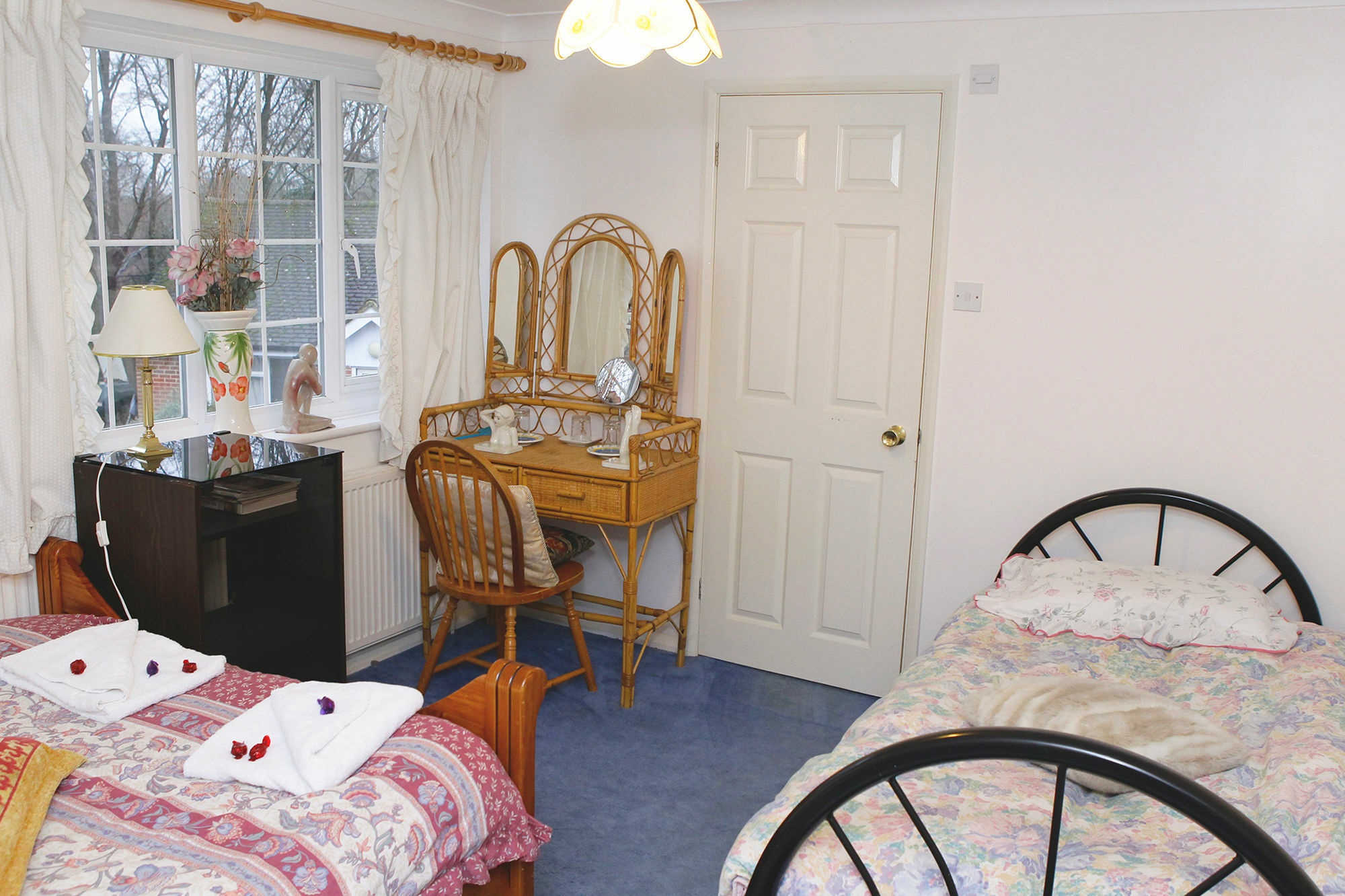 Da Vinci Guest House & Guest Parking, A Real Gem Crawley (West Sussex) Exterior foto